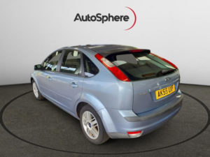 2005 Ford Focus 1.6 Ghia 5dr in Blue — image 2