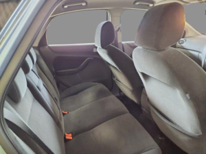 2005 Ford Focus 1.6 Ghia 5dr in Blue — image 4