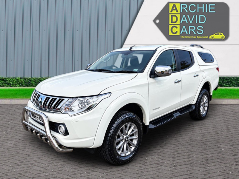 2015 Mitsubishi L200 2.4 Di-D Dc Warrior in White — image 1