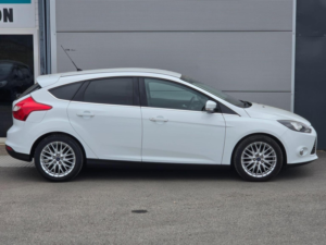 2014 Ford Focus 1.0t Ecoboost Zetec Euro 5 (s/s) 5dr in White — image 5