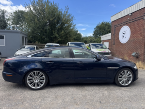 2012 Jaguar Xj 3.0 D V6 Portfolio in Blue — image 3