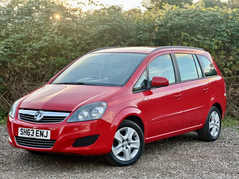 2013 Vauxhall Zafira 1.6 16v Exclusiv in Red — image 1