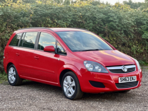 2013 Vauxhall Zafira 1.6 16v Exclusiv in Red — image 3