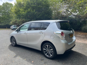2016 Toyota Verso 1.6 D-4d Design Euro 6 (s/s) 5dr (7 Seat) in Silver — image 4