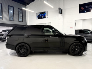 2018 Land Rover Range Rover 4.4 Sd V8 Vogue Se in Black — image 5