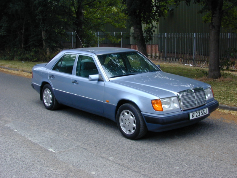 1993 Mercedes-Benz 220 Ref 8817 - Benz W124 220e Automatic Saloon (rhd - Uk Car) in Blue — image 1