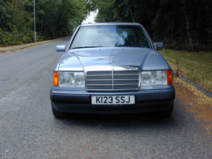 1993 Mercedes-Benz 220 Ref 8817 - Benz W124 220e Automatic Saloon (rhd - Uk Car) in Blue — image 4