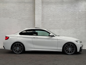 2015 BMW 2 Series 2.0 220i M Sport Auto Euro 6 (s/s) 2dr in White — image 3
