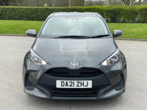 2021 Toyota Yaris 1.5 Vvt-H Icon E-CVT Euro 6 (s/s) 5dr in Grey — image 3