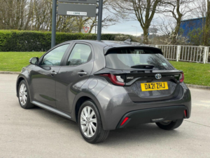 2021 Toyota Yaris 1.5 Vvt-H Icon E-CVT Euro 6 (s/s) 5dr in Grey — image 5