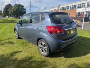 2017 Kia Venga 1.6 4 MPV 5dr Petrol Auto Euro 6 (123 Bhp) in Blue — image 3