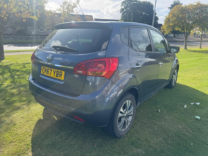 2017 Kia Venga 1.6 4 MPV 5dr Petrol Auto Euro 6 (123 Bhp) in Blue — image 4
