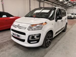 2016 Citroen C3 Picasso 1.6 Bluehdi Platinum in White — image 2