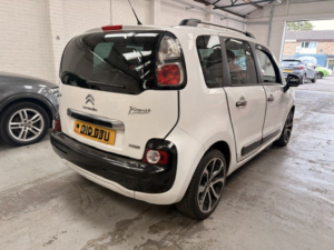 2016 Citroen C3 Picasso 1.6 Bluehdi Platinum in White — image 4