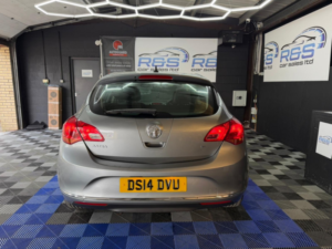 2014 Vauxhall Astra 1.6 16v Tech Line in Silver — image 6