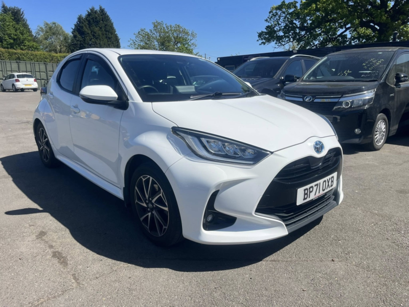 2022 Toyota Yaris 1.5 Vvt-H Design in White — image 1