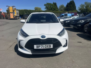 2022 Toyota Yaris 1.5 Vvt-H Design in White — image 2