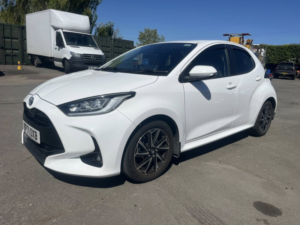 2022 Toyota Yaris 1.5 Vvt-H Design in White — image 3