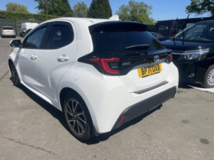 2022 Toyota Yaris 1.5 Vvt-H Design in White — image 4