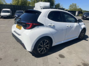 2022 Toyota Yaris 1.5 Vvt-H Design in White — image 5