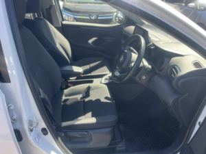2022 Toyota Yaris 1.5 Vvt-H Design in White — image 6