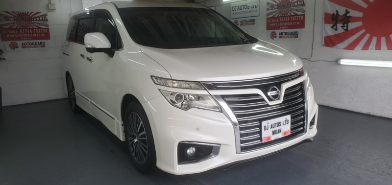 2014 Nissan Elgrand E52 2.5 Auto 7 Leather Seats in White — image 1