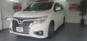 2014 Nissan Elgrand E52 2.5 Auto 7 Leather Seats in White — image 4