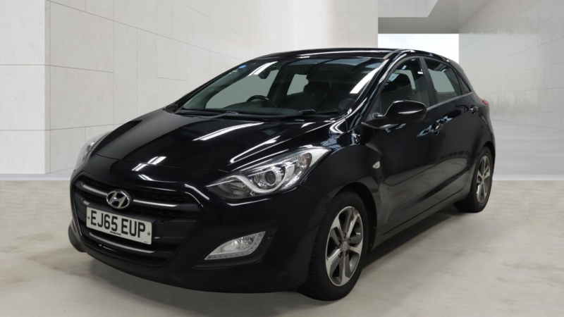 2015 Hyundai I30 1.4 Blue Drive Se Black 5dr 1 Keeper in Black — image 1