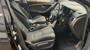 2015 Hyundai I30 1.4 Blue Drive Se Black 5dr 1 Keeper in Black — image 5
