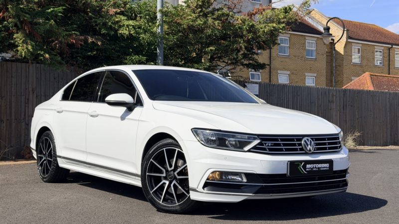 2016 Volkswagen Passat 2.0 Tdi Bluemotion Tech R-Line in White — image 1