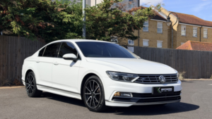 2016 Volkswagen Passat 2.0 Tdi Bluemotion Tech R-Line in White — image 5