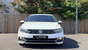 2016 Volkswagen Passat 2.0 Tdi Bluemotion Tech R-Line in White — image 6