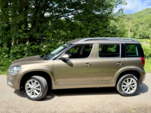 2015 Skoda Yeti 2.0 Tdi Se*only 33k-1owner 8 Yrs-8svs-Bt-Lowtax*rare Find* in Brown — image 2