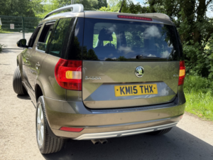 2015 Skoda Yeti 2.0 Tdi Se*only 33k-1owner 8 Yrs-8svs-Bt-Lowtax*rare Find* in Brown — image 6