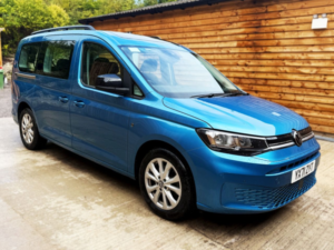 2021 Volkswagen Caddy Maxi Life 5 SEAT Auto Wheelchair Accessible Disabled Access Vehicle Wav in Blue — image 3