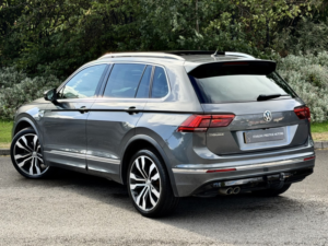 2019 Volkswagen Tiguan 2.0 Tdi R-Line Tech in Grey — image 3