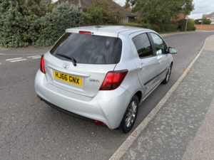2016 Toyota Yaris 1.3 Dual Vvt-I Icon in Silver — image 6