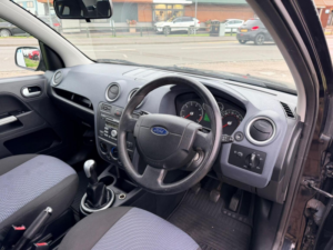 2010 Ford Fusion 1.6 Zetec 5dr in Black — image 3