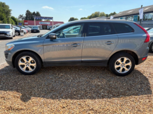 2010 Volvo Xc60 2.0 T5 Se Lux Powershift Euro 5 5dr in Blue — image 4
