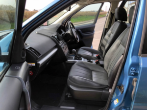 2014 Land Rover Freelander 2 2.2 Td4 Xs Turbo Diesel Automatic 4x4 - Land Rover Service History - 78000 Miles in Blue — image 4