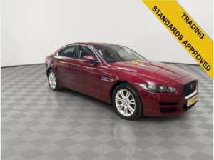 2017 Jaguar Xe 2.0i Prestige Saloon 4dr Petrol Auto Euro 6 (s/s) (200 Ps) in Red — image 2