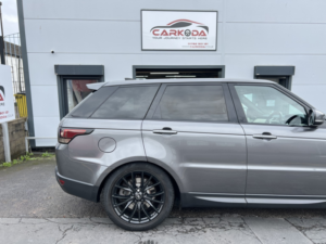 2017 Land Rover Range Rover Sport 3.0 Sd V6 Hse in Grey — image 4