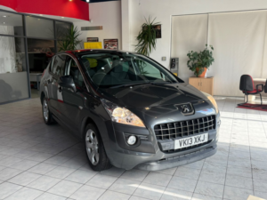 2013 Peugeot 3008 1.6 E-Hdi Active in Grey — image 2