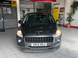 2013 Peugeot 3008 1.6 E-Hdi Active in Grey — image 3