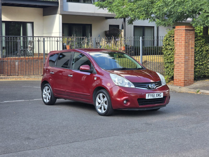 2011 Nissan Note 1.6 16v Tekna Hatchback 5dr Petrol Auto Euro 5 (110 Ps) in Red — image 1