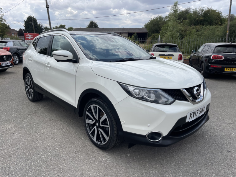 2017 Nissan Qashqai 1.5 Dci Tekna in White — image 1