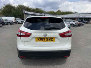 2017 Nissan Qashqai 1.5 Dci Tekna in White — image 6