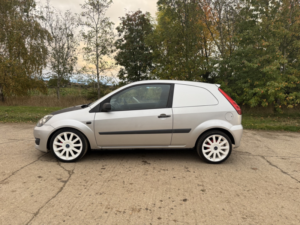 2009 Ford Fiesta Van 1.6 Tdci Sport in Silver — image 2