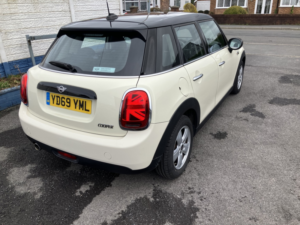 2019 MINI Hatch 1.5 5-Door Hatch Cooper Classic in White — image 2