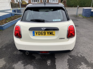 2019 MINI Hatch 1.5 5-Door Hatch Cooper Classic in White — image 3